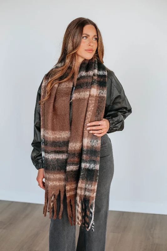 Effortless Trendsetter Plaid Scarf